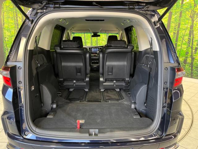 後席を格納すると、これだけの広さが！シーンに合わせたシートアレンジで、大きな荷物も積むことが出来ます♪