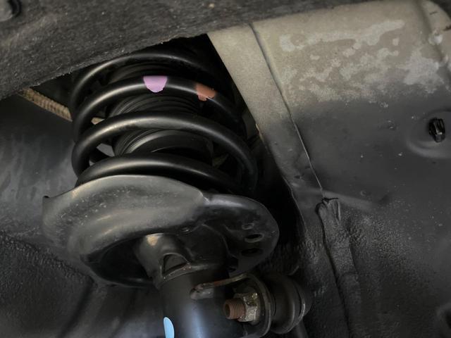 お車を安心してお乗りいただく為には、足回りの定期点検が欠かせません。サービスサポート（有償保証）では無料点検もご提供しており、安心のカーライフをお過ごしいただけるサポート体制が整っています。