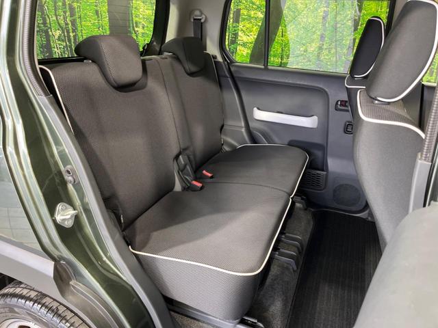 後部座席も気になるようなキズ・汚れやへたり等、大きなダメージはなく、良好な状態です。