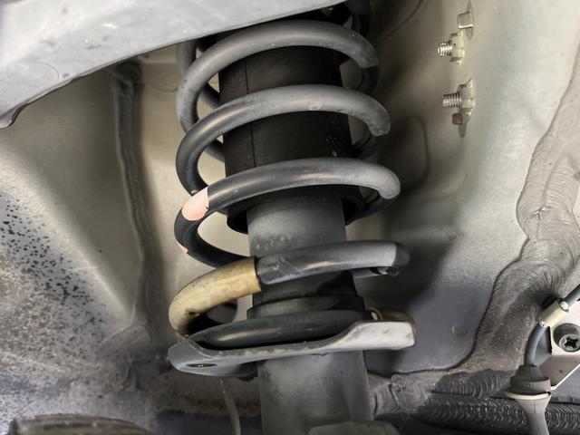 お車を安心してお乗りいただく為には、足回りの定期点検が欠かせません。サービスサポート（有償保証）では無料点検もご提供しており、安心のカーライフをお過ごしいただけるサポート体制が整っています。