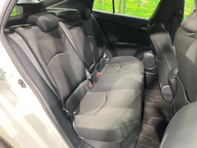 プリウス ＳセーフティプラスＩＩ　純正８型ナビ　全周囲カメラ　１００Ｖ電源　セーフティセンス　レーダークルーズ　禁煙車　ドラレコ　スマートキー　コーナーセンサー　ＥＴＣ２．０　ブラインドスポットモニター　ＬＥＤヘッド／フォグ（9枚目）