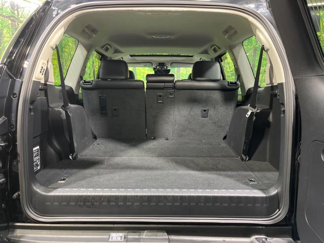 ランドクルーザープラド ＴＸ　Ｌパッケージ・ブラックエディション　後期　７人乗り　ムーンルーフ　純正９型ナビ　全周囲カメラ　セーフティセンス　禁煙車　黒革シート　シートベンチレーション　パワーシート　ＥＴＣ２．０　スマートキー　ＬＥＤヘッド　オートライト（11枚目）