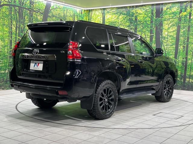 ランドクルーザープラド ＴＸ　Ｌパッケージ・ブラックエディション　後期　７人乗り　ムーンルーフ　純正９型ナビ　全周囲カメラ　セーフティセンス　禁煙車　黒革シート　シートベンチレーション　パワーシート　ＥＴＣ２．０　スマートキー　ＬＥＤヘッド　オートライト（18枚目）