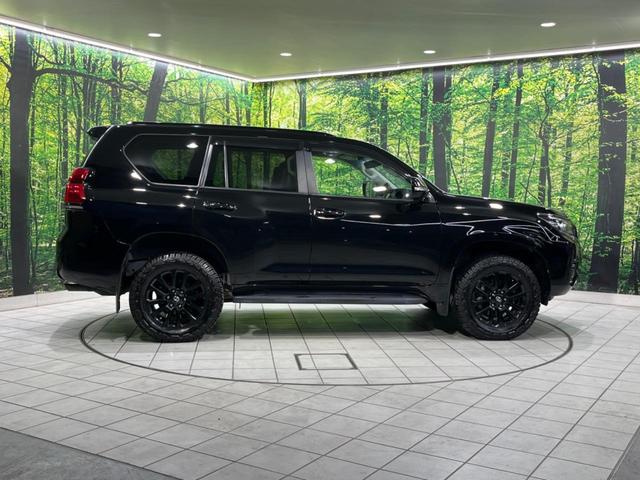 ランドクルーザープラド ＴＸ　Ｌパッケージ・ブラックエディション　後期　７人乗り　ムーンルーフ　純正９型ナビ　全周囲カメラ　セーフティセンス　禁煙車　黒革シート　シートベンチレーション　パワーシート　ＥＴＣ２．０　スマートキー　ＬＥＤヘッド　オートライト（23枚目）