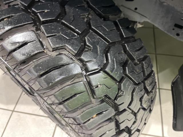 ランドクルーザープラド ＴＸ　Ｌパッケージ・ブラックエディション　後期　７人乗り　ムーンルーフ　純正９型ナビ　全周囲カメラ　セーフティセンス　禁煙車　黒革シート　シートベンチレーション　パワーシート　ＥＴＣ２．０　スマートキー　ＬＥＤヘッド　オートライト（27枚目）