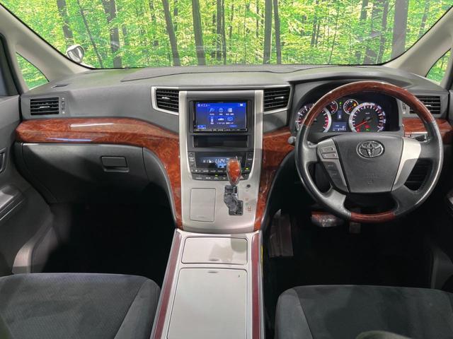 ヴェルファイア ２．４Ｚ　プラチナムセレクション　両側電動スライド　ＡＬＰＩＮＥ８型ナビ　後席モニター　バックカメラ　禁煙車　電動リヤゲート　クリアランスソナー　ＥＴＣ　スマートキー　ＨＩＤヘッド　オートライト　純正１８インチＡＷ　オートエアコン（2枚目）