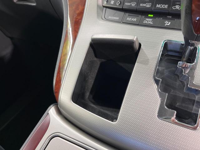 ヴェルファイア ２．４Ｚ　プラチナムセレクション　両側電動スライド　ＡＬＰＩＮＥ８型ナビ　後席モニター　バックカメラ　禁煙車　電動リヤゲート　クリアランスソナー　ＥＴＣ　スマートキー　ＨＩＤヘッド　オートライト　純正１８インチＡＷ　オートエアコン（63枚目）