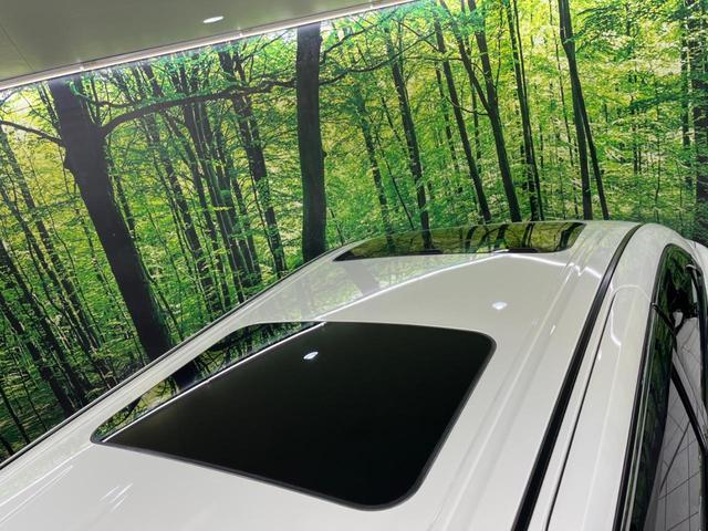 エルグランド ３５０ハイウェイスタープレミアムアーバンクロム　サンルーフ　後席モニター　メーカーナビ　両側電動スライド　全周囲カメラ　エマージェンシーブレーキ　レーダークルーズ　禁煙車　レザーシート　シートヒーター　パワーシート　ドラレコ　ＬＥＤヘッド　ＥＴＣ（3枚目）