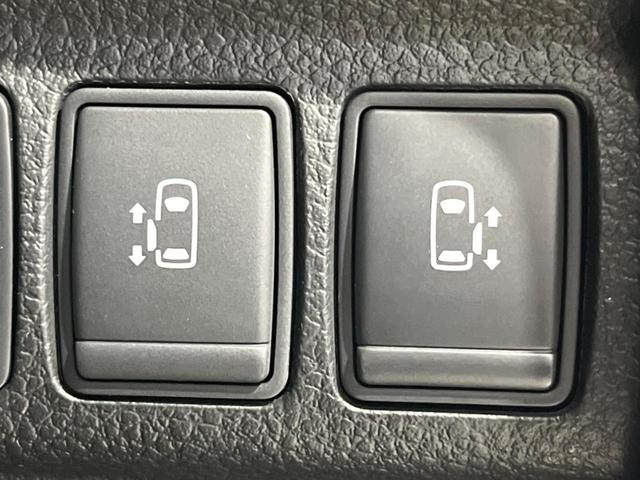 エルグランド ３５０ハイウェイスタープレミアムアーバンクロム　サンルーフ　後席モニター　メーカーナビ　両側電動スライド　全周囲カメラ　エマージェンシーブレーキ　レーダークルーズ　禁煙車　レザーシート　シートヒーター　パワーシート　ドラレコ　ＬＥＤヘッド　ＥＴＣ（6枚目）