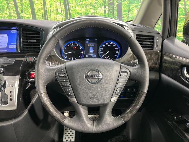 エルグランド ３５０ハイウェイスタープレミアムアーバンクロム　サンルーフ　後席モニター　メーカーナビ　両側電動スライド　全周囲カメラ　エマージェンシーブレーキ　レーダークルーズ　禁煙車　レザーシート　シートヒーター　パワーシート　ドラレコ　ＬＥＤヘッド　ＥＴＣ（11枚目）