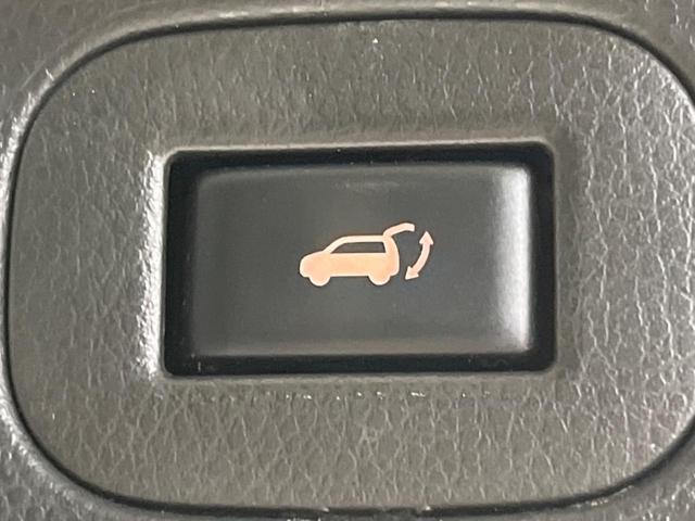 エルグランド ３５０ハイウェイスタープレミアムアーバンクロム　サンルーフ　後席モニター　メーカーナビ　両側電動スライド　全周囲カメラ　エマージェンシーブレーキ　レーダークルーズ　禁煙車　レザーシート　シートヒーター　パワーシート　ドラレコ　ＬＥＤヘッド　ＥＴＣ（26枚目）