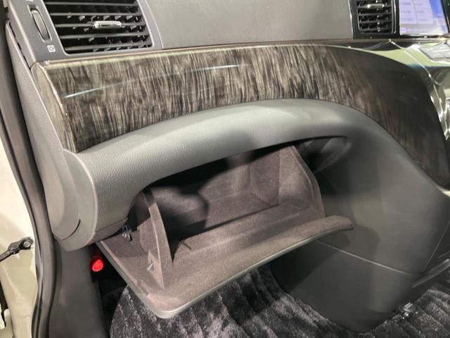 エルグランド ３５０ハイウェイスタープレミアムアーバンクロム　サンルーフ　後席モニター　メーカーナビ　両側電動スライド　全周囲カメラ　エマージェンシーブレーキ　レーダークルーズ　禁煙車　レザーシート　シートヒーター　パワーシート　ドラレコ　ＬＥＤヘッド　ＥＴＣ（46枚目）