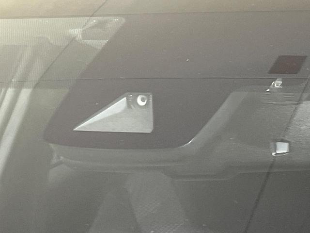 プリウス A 後期 純正9型ナビ バックカメラ セーフティセンス 禁煙車 パワーシート ETC2.0 スマートキー LEDヘッド オートライト 純正15インチAW オートエアコン ヘッドアップディスプレイ(5枚目)