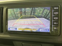 【バックカメラ】駐車時に後方がリアルタイム映像で確認できます。大型商業施設や立体駐車場での駐車時や、夜間のバック時に大活躍！運転スキルに関わらず、今や必須となった装備のひとつです！ 4