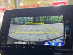 【バックカメラ】駐車時に後方がリアルタイム映像で確認できます。大型商業施設や立体駐車場での駐車時や、夜間のバック時に大活躍！運転スキルに関わらず、今や必須となった装備のひとつです！ 4