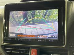 【バックカメラ】駐車時に後方がリアルタイム映像で確認できます。大型商業施設や立体駐車場での駐車時や、夜間のバック時に大活躍！運転スキルに関わらず、今や必須となった装備のひとつです！ 5