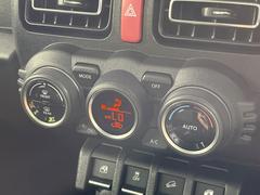 【オートエアコン】一度お好みの温度に設定すれば、車内の温度を検知し風量や温度を自動で調整。暑い…寒い…と何度もスイッチ操作をする必要はありません。快適な車内空間には必須の機能ですね♪ 6