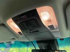 【両側パワースライドドア】スマートキーや運転席のスイッチで後席両側スライドドアの開閉が可能♪電動だから力を入れてドアを開ける必要が無く、小さなお子様でも簡単に開け閉めでき快適です♪ 6