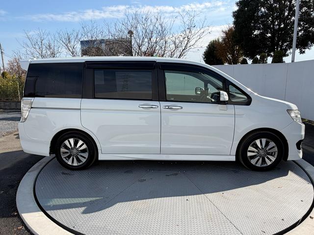 ステップワゴンスパーダ Ｚ　ワンオーナー・ドラレコ・両パワスラ・ＡＷ・パドルシフト・デュアルＡＡＣ・スマートキー・ＥＴＣ　横滑防止　イモビ　スマキー　地デジＴＶ　バックモニタ－　３列シ－ト　キーフリー　パワーウィンド　１オナ（24枚目）