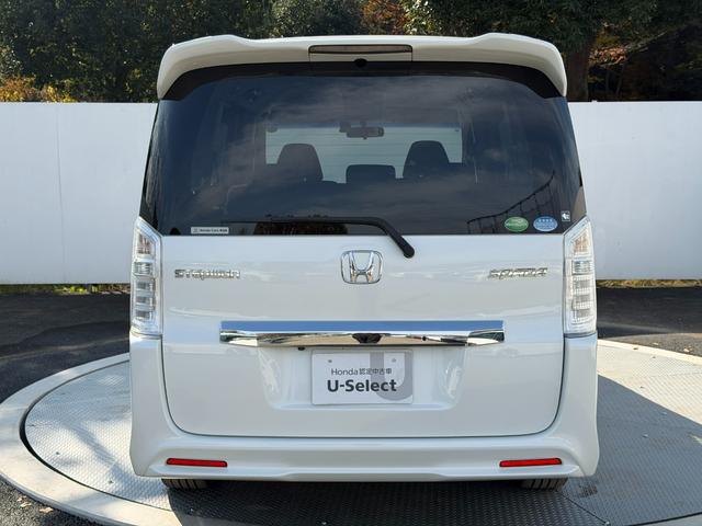 ステップワゴンスパーダ Ｚ　ワンオーナー・ドラレコ・両パワスラ・ＡＷ・パドルシフト・デュアルＡＡＣ・スマートキー・ＥＴＣ　横滑防止　イモビ　スマキー　地デジＴＶ　バックモニタ－　３列シ－ト　キーフリー　パワーウィンド　１オナ（26枚目）