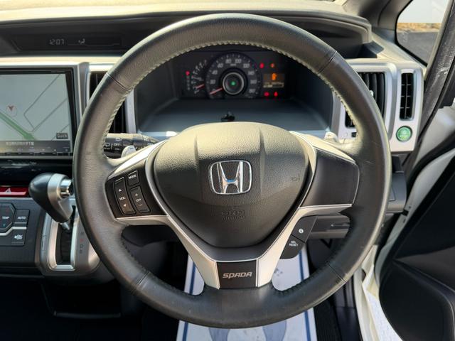 ステップワゴンスパーダ Ｚ　ワンオーナー・ドラレコ・両パワスラ・ＡＷ・パドルシフト・デュアルＡＡＣ・スマートキー・ＥＴＣ　横滑防止　イモビ　スマキー　地デジＴＶ　バックモニタ－　３列シ－ト　キーフリー　パワーウィンド　１オナ（41枚目）