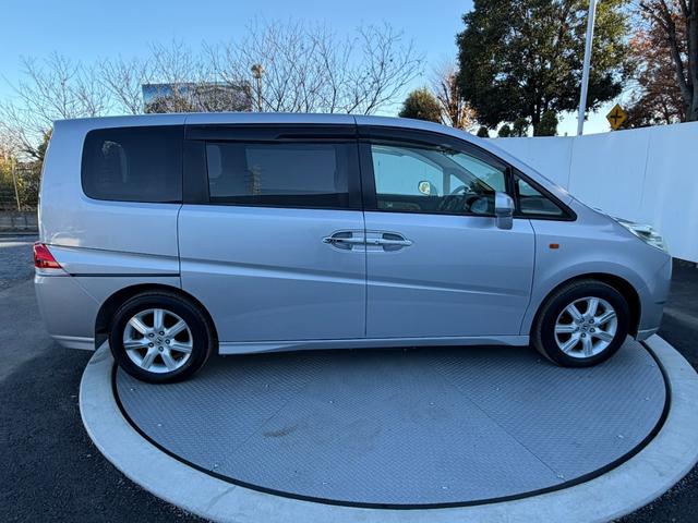 ステップワゴン GLパッケージ ワンオーナー・純ナビ・CD・DVD・左パワスラ・Rカメラ・HID・AW キーレスキー バックモニター パワーウインドウ 盗難防止装置 DVD再生 HDDナビ PS ABS エアバッグ 三列シート(20枚目)