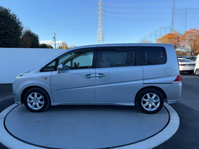 ステップワゴン GLパッケージ ワンオーナー・純ナビ・CD・DVD・左パワスラ・Rカメラ・HID・AW キーレスキー バックモニター パワーウインドウ 盗難防止装置 DVD再生 HDDナビ PS ABS エアバッグ 三列シート(24枚目)