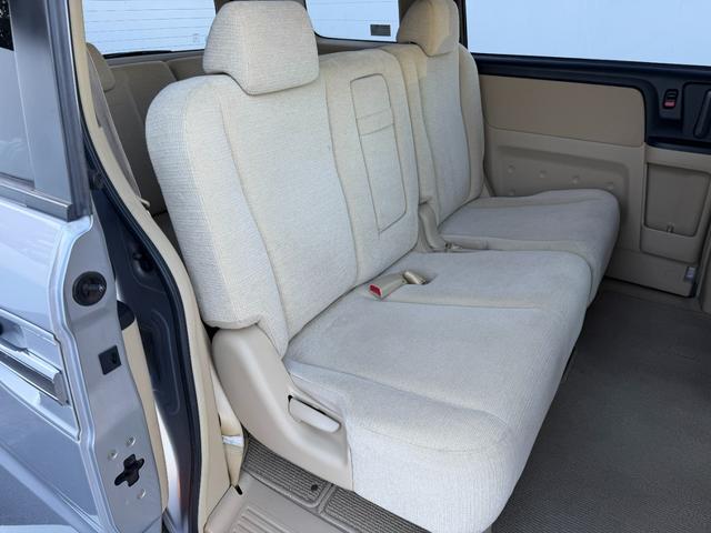 ステップワゴン GLパッケージ ワンオーナー・純ナビ・CD・DVD・左パワスラ・Rカメラ・HID・AW キーレスキー バックモニター パワーウインドウ 盗難防止装置 DVD再生 HDDナビ PS ABS エアバッグ 三列シート(44枚目)