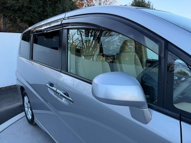 ステップワゴン GLパッケージ ワンオーナー・純ナビ・CD・DVD・左パワスラ・Rカメラ・HID・AW キーレスキー バックモニター パワーウインドウ 盗難防止装置 DVD再生 HDDナビ PS ABS エアバッグ 三列シート(56枚目)