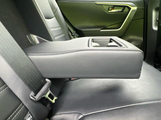RAV4 4WDハイブリッドG ディスプレイオーディオ+ナビ/デジタルインナーミラー/衝突安全装置/シートヒーター/パノラミックビューモニター/車線逸脱防止支援システム/シート 合皮/電動バックドア/ドライブレコーダー 前後 4WD(32枚目)