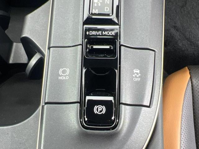 クラウンクロスオーバー ４ＷＤ　ＲＳアドバンスド　新品タイヤ／純正エアロ／保証書／ディスプレイオーディオ＋ナビ／衝突安全装置／シートヒーター／パノラミックビューモニター／車線逸脱防止支援システム／シート　合皮／ドライブレコーダー　前後　全周囲カメラ（24枚目）