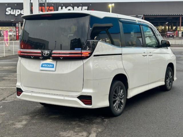 ヴォクシー 4WD S-Z 新品タイヤ/保証書/ディスプレイオーディオ+ナビ10.5インチ/トヨタセーフティセンス/両側電動スライドドア/シートヒーター/パノラミックビューモニター/車線逸脱防止支援システム 衝突被害軽減システム(3枚目)