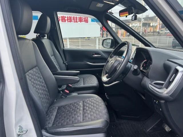 ヴォクシー 4WD S-Z 新品タイヤ/保証書/ディスプレイオーディオ+ナビ10.5インチ/トヨタセーフティセンス/両側電動スライドドア/シートヒーター/パノラミックビューモニター/車線逸脱防止支援システム 衝突被害軽減システム(5枚目)