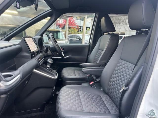 ヴォクシー 4WD S-Z 新品タイヤ/保証書/ディスプレイオーディオ+ナビ10.5インチ/トヨタセーフティセンス/両側電動スライドドア/シートヒーター/パノラミックビューモニター/車線逸脱防止支援システム 衝突被害軽減システム(6枚目)