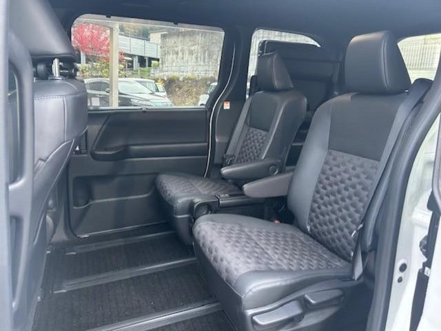 ヴォクシー 4WD S-Z 新品タイヤ/保証書/ディスプレイオーディオ+ナビ10.5インチ/トヨタセーフティセンス/両側電動スライドドア/シートヒーター/パノラミックビューモニター/車線逸脱防止支援システム 衝突被害軽減システム(7枚目)