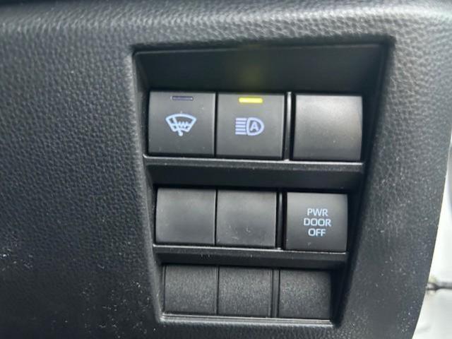 ヴォクシー 4WD S-Z 新品タイヤ/保証書/ディスプレイオーディオ+ナビ10.5インチ/トヨタセーフティセンス/両側電動スライドドア/シートヒーター/パノラミックビューモニター/車線逸脱防止支援システム 衝突被害軽減システム(12枚目)