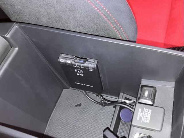 シビック タイプＲ　６速ＭＴ　社外メモリーナビ　ワンセグＴＶ　Ｂｌｕｅｔｏｏｔｈ　ＥＴＣ　クルーズコントロール　Ｗｅｄｓスポーツアルミホイール　エアロ　ＶＳＡ　ＬＥＤヘッドライト　スマートキー２個　ナビＴＶ　記録簿（5枚目）