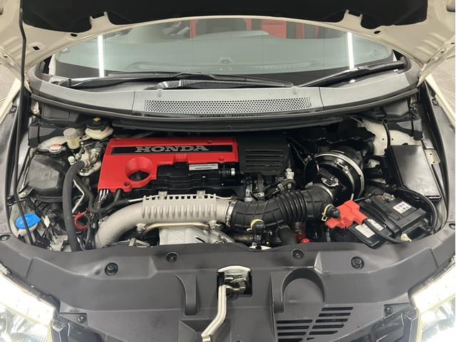 シビック タイプＲ　６速ＭＴ　社外メモリーナビ　ワンセグＴＶ　Ｂｌｕｅｔｏｏｔｈ　ＥＴＣ　クルーズコントロール　Ｗｅｄｓスポーツアルミホイール　エアロ　ＶＳＡ　ＬＥＤヘッドライト　スマートキー２個　ナビＴＶ　記録簿（15枚目）