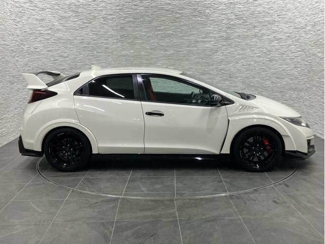 シビック タイプＲ　６速ＭＴ　社外メモリーナビ　ワンセグＴＶ　Ｂｌｕｅｔｏｏｔｈ　ＥＴＣ　クルーズコントロール　Ｗｅｄｓスポーツアルミホイール　エアロ　ＶＳＡ　ＬＥＤヘッドライト　スマートキー２個　ナビＴＶ　記録簿（27枚目）