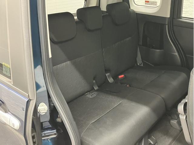 ２列目シートも足元はゆったりしており快適にお座り頂けます！後部座席にお乗りの方も楽しく広々と使用できます！！