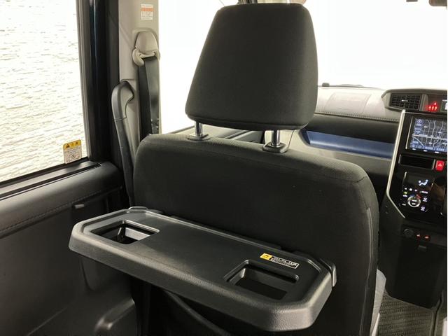 後部座席にもドリンクホルダー付きです♪