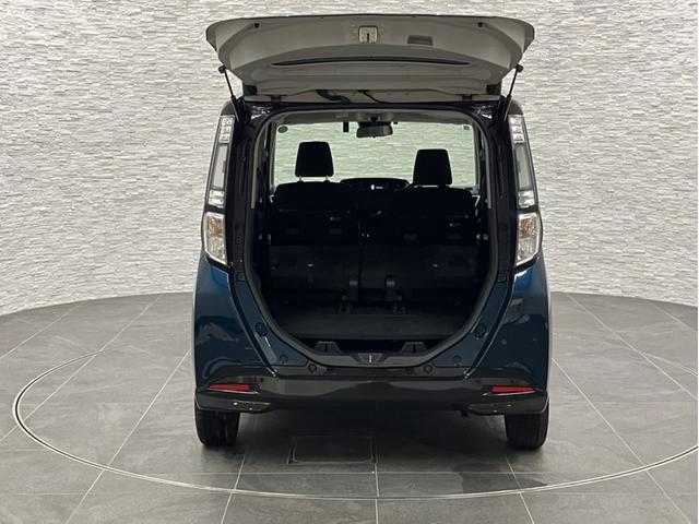 ２列目シートは格納することができ、格納すると広々としたフラット空間が生まれます！大きな荷物や長い荷物も簡単に収納することができます！