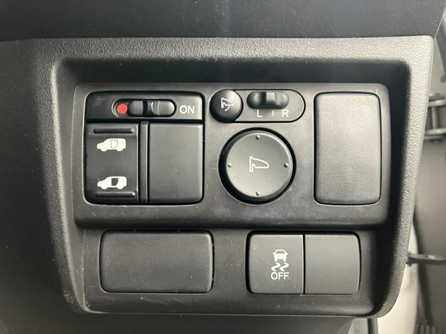 フリードハイブリッド ジャストセレクション　ワンオーナー　純正ナビ　フルセグＴＶ　Ｂｌｕｅｔｏｏｔｈ　バックカメラ　ＥＴＣ　片側電動スライドドア　クルーズコントロール　ＨＩＤヘッドライト　社外１５インチＡＷ　ウインカーミラー　スマートキー２個（6枚目）