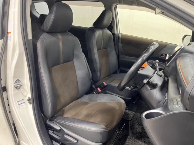 シエンタ ハイブリッドＧ　クエロ　両側電動ドア　純正ＳＤナビ　バックカメラ　衝突被害軽減システム　禁煙車　ハーフレザーシート　スマートキー　ＬＥＤヘッド　ビルトインＥＴＣ　クルコン　オートハイビーム　車線逸脱警報　オートライト（9枚目）