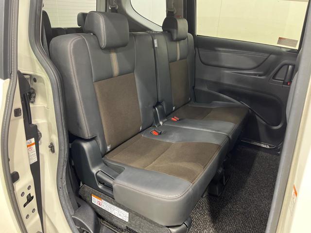 シエンタ ハイブリッドＧ　クエロ　両側電動ドア　純正ＳＤナビ　バックカメラ　衝突被害軽減システム　禁煙車　ハーフレザーシート　スマートキー　ＬＥＤヘッド　ビルトインＥＴＣ　クルコン　オートハイビーム　車線逸脱警報　オートライト（10枚目）