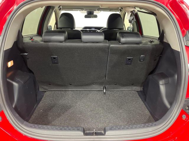 アクア クロスオーバー 純正SDナビ バックカメラ 衝突被害軽減システム ハーフレザーシート スマートキー LEDヘッド ビルトインETC 純正16インチアルミ オートライト オートエアコン Bluetooth CD(5枚目)