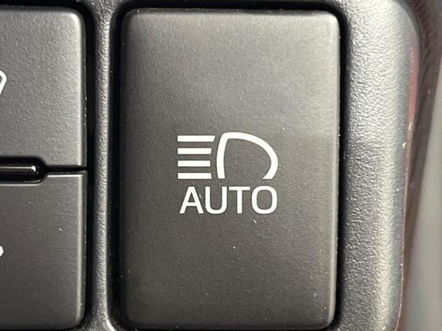 アクア クロスオーバー 純正SDナビ バックカメラ 衝突被害軽減システム ハーフレザーシート スマートキー LEDヘッド ビルトインETC 純正16インチアルミ オートライト オートエアコン Bluetooth CD(12枚目)