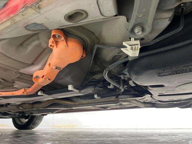 アクア クロスオーバー 純正SDナビ バックカメラ 衝突被害軽減システム ハーフレザーシート スマートキー LEDヘッド ビルトインETC 純正16インチアルミ オートライト オートエアコン Bluetooth CD(33枚目)