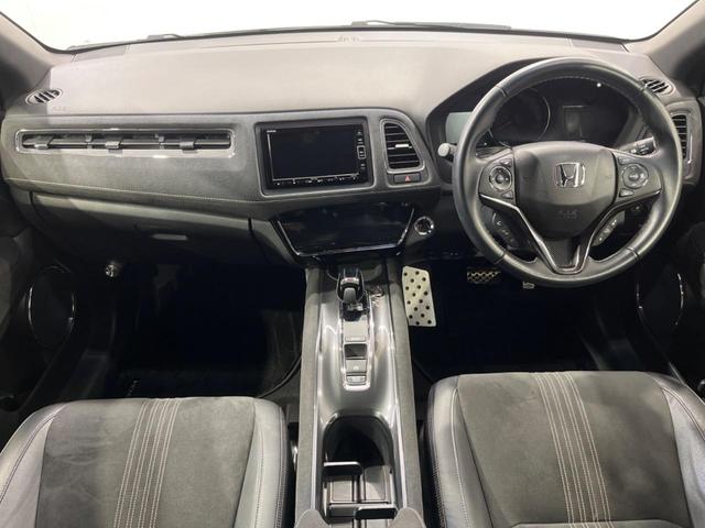 ヴェゼル ハイブリッドＲＳ・ホンダセンシング　ＳＤナビ　バックカメラ　衝突被害軽減システム　レーダークルーズ　禁煙車　ハーフレザーシート　スマートキー　ＬＥＤヘッド　ビルトインＥＴＣ　純正１８インチアルミ　オートライト　デュアルエアコン（2枚目）