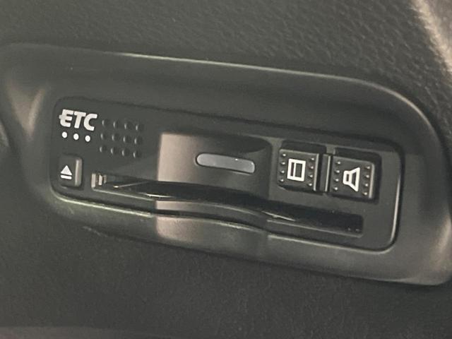 ヴェゼル ハイブリッドＲＳ・ホンダセンシング　ＳＤナビ　バックカメラ　衝突被害軽減システム　レーダークルーズ　禁煙車　ハーフレザーシート　スマートキー　ＬＥＤヘッド　ビルトインＥＴＣ　純正１８インチアルミ　オートライト　デュアルエアコン（6枚目）